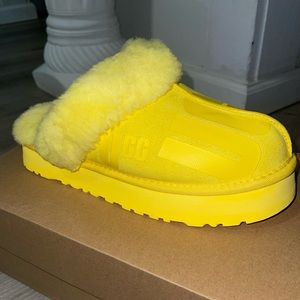 UGG Yellow Disquette Scatter Graphic